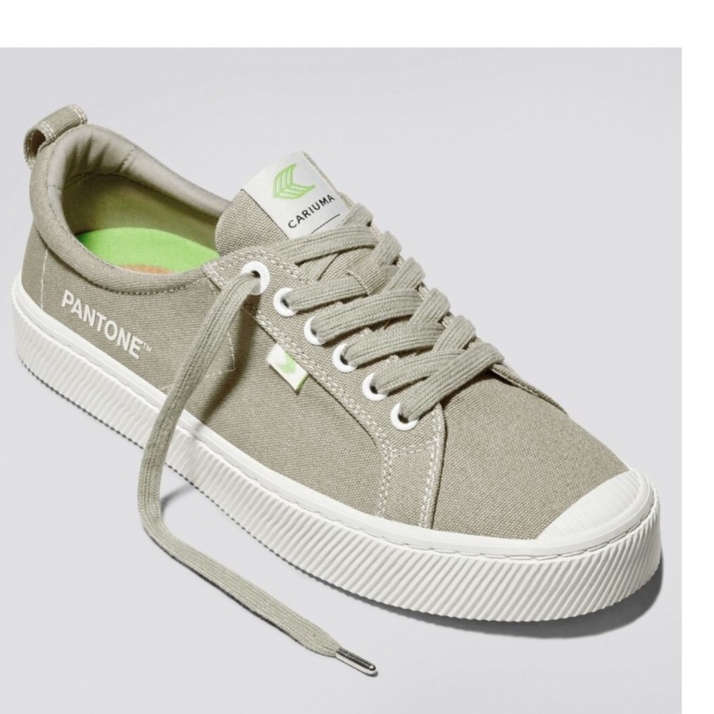 Cariuma x Pantone OCA Low Sneaker Womens 8.5 Men's 7 Plaza Taupe Canvas Shoes